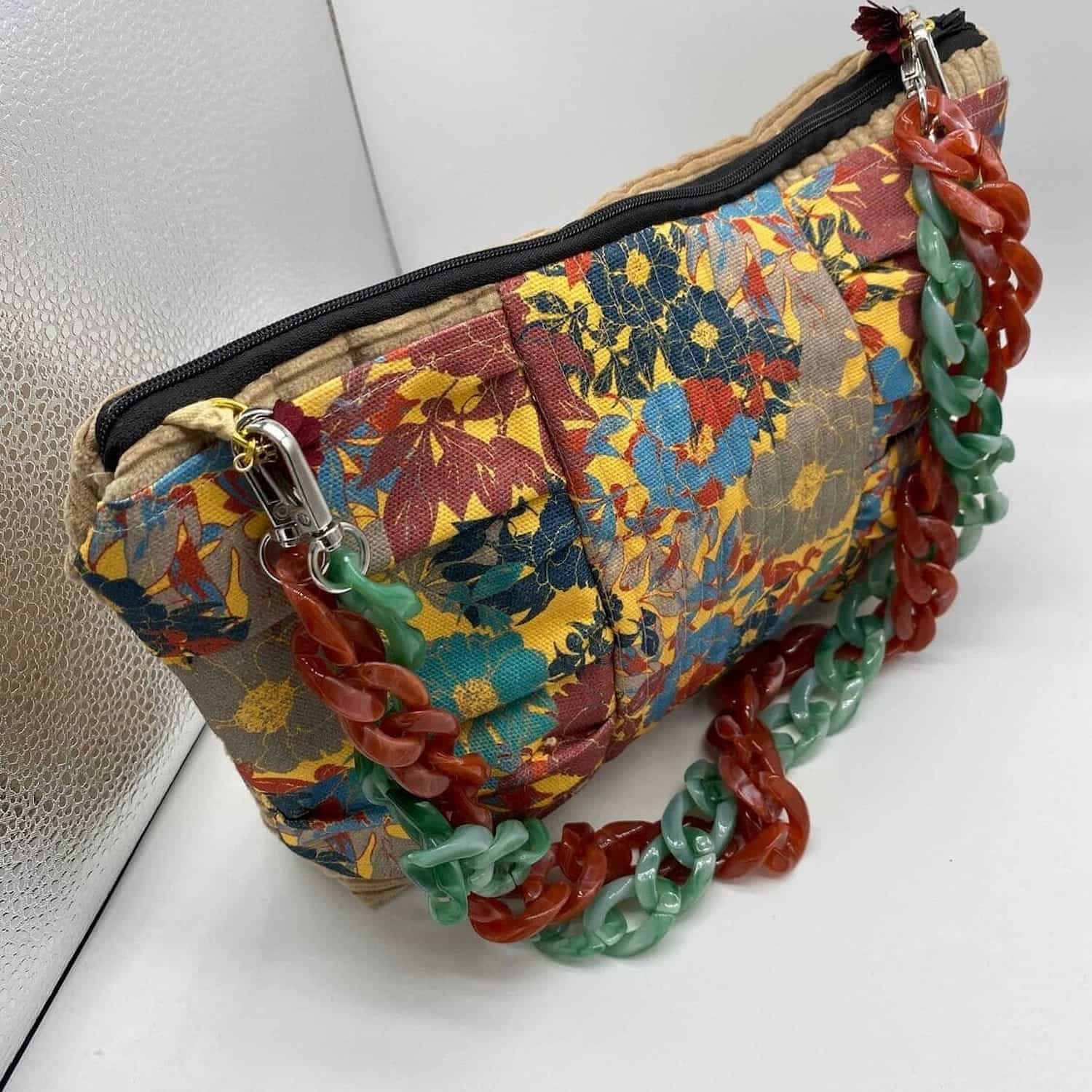 Zip-Clutch-Fab-FIORI-GIALLI-catenelle-colorate